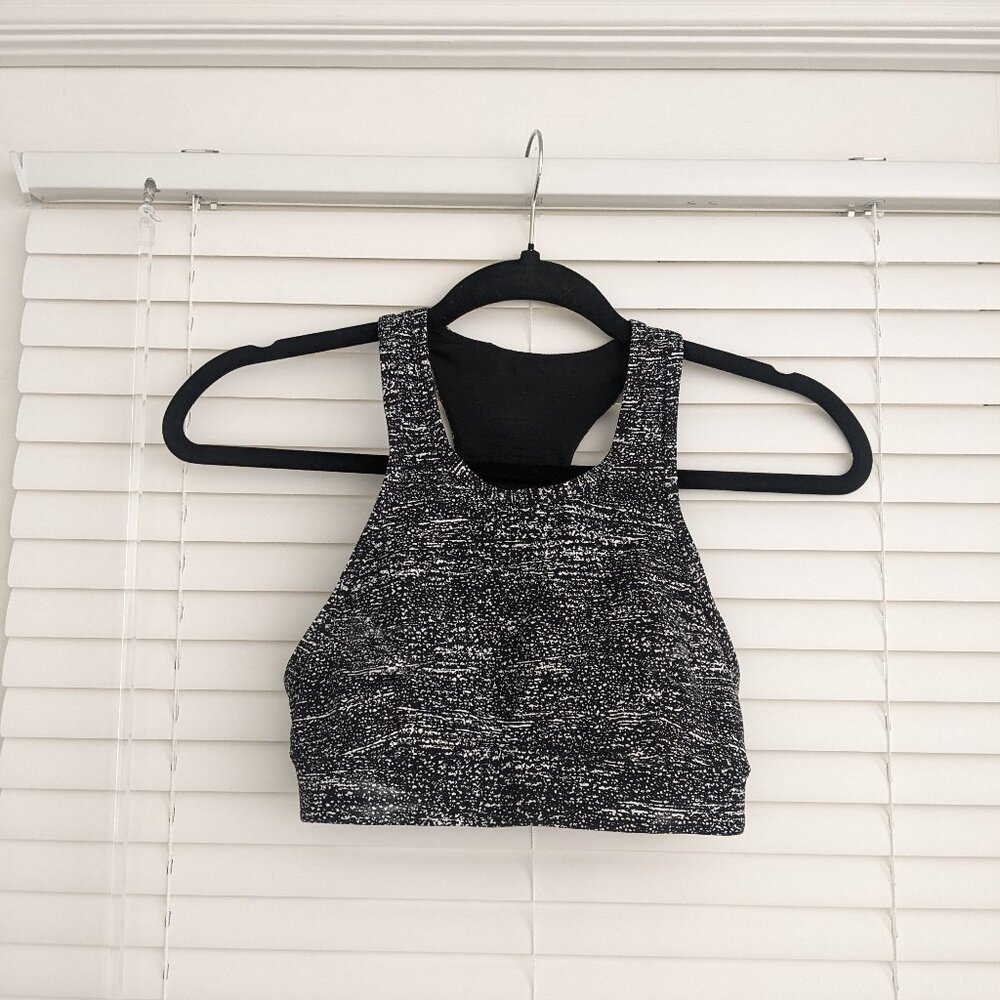 Lululemon high neck pocket sports bra
